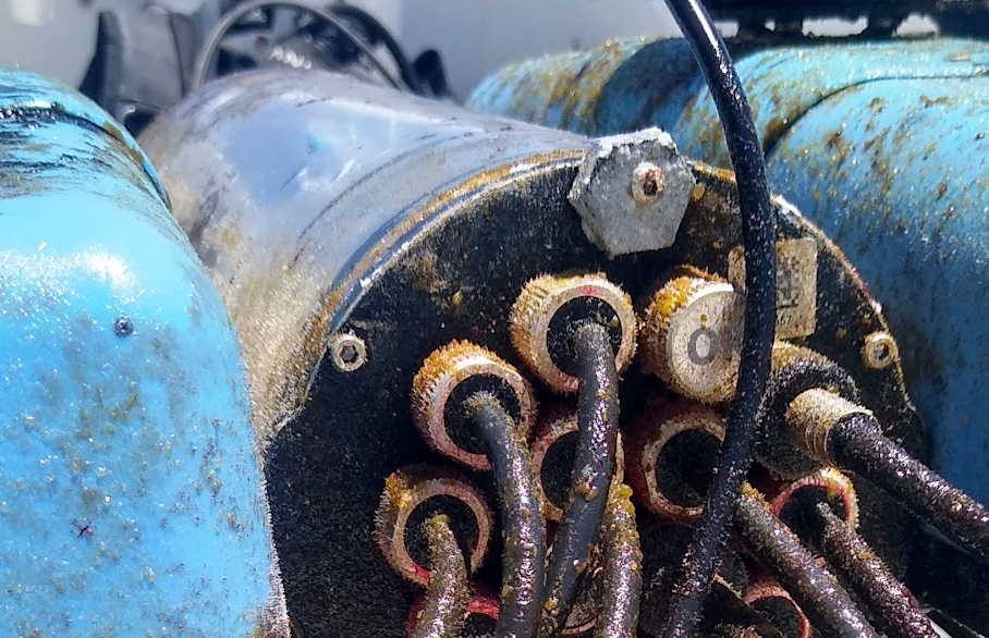 Resident ROVs can experience high current flow, which can increase the rate of corrosion! Using more than one zinc can help in these dynamic environments